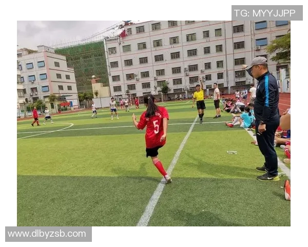 昔日天才少年再遇恩师绿茵重逢泪洒赛场情谊感动众人 昔日天才少年再遇恩师绿茵重逢泪洒赛场情谊感动众人