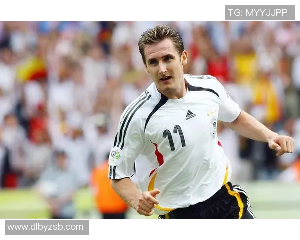 德国足球球星闪耀世界杯赛场 展现实力与团队精神引领国家队奋勇前行 德国足球球星闪耀世界杯赛场 展现实力与团队精神引领国家队奋勇前行