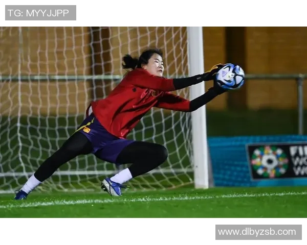 长得像男孩子的女足球星勇敢挑战性别偏见成就辉煌职业生涯